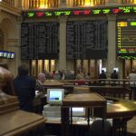 El IBEX 35 opta por las pérdidas y pone en juego los 10.300 puntos
