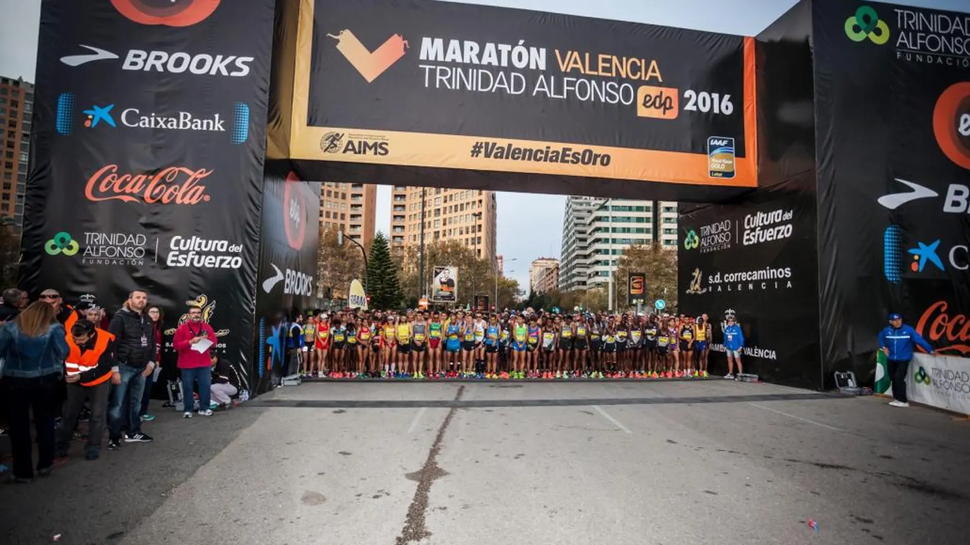 Foto de la salida de la 36 edición Maratón Valencia Trinidad Alfonso EDP
