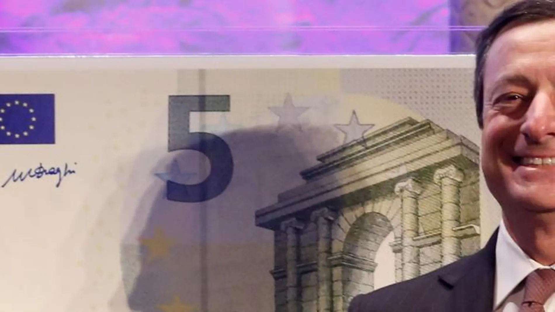 La institución europea informó en Fráncfort de que también dejó inalterada la facilidad marginal de crédito, por la que presta dinero a los bancos durante un día, en el 1,5 %, y la facilidad de depósito, por la que remunera el dinero, en el 0 %.