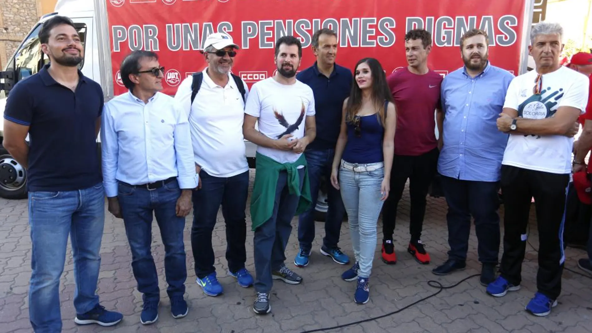 Los dirigentes socialistas, encabezados por Luis Tudanca, participan en la Marcha