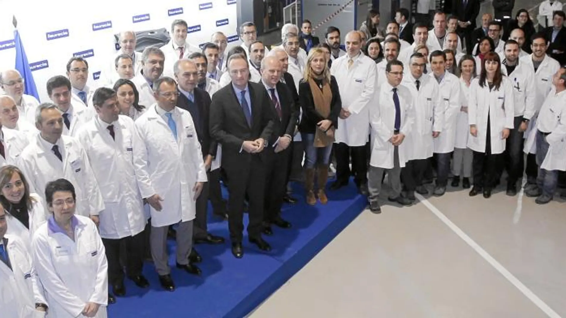 Fabra inauguró ayer la planta FIS de la empresa Faurecia en Almussafes, sexto proveedor mundial de equipamiento para automóviles