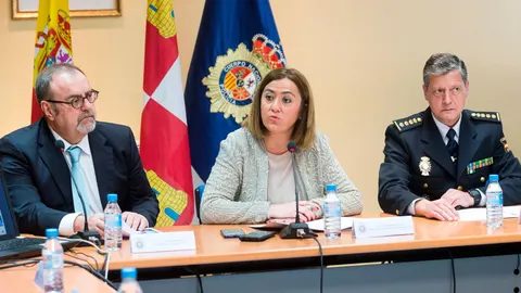 El consejero Fernando Rey, la delegada del Gobierno, Virginia Barcones y el jefe superior accidental de la Policía, Jesús del Amo