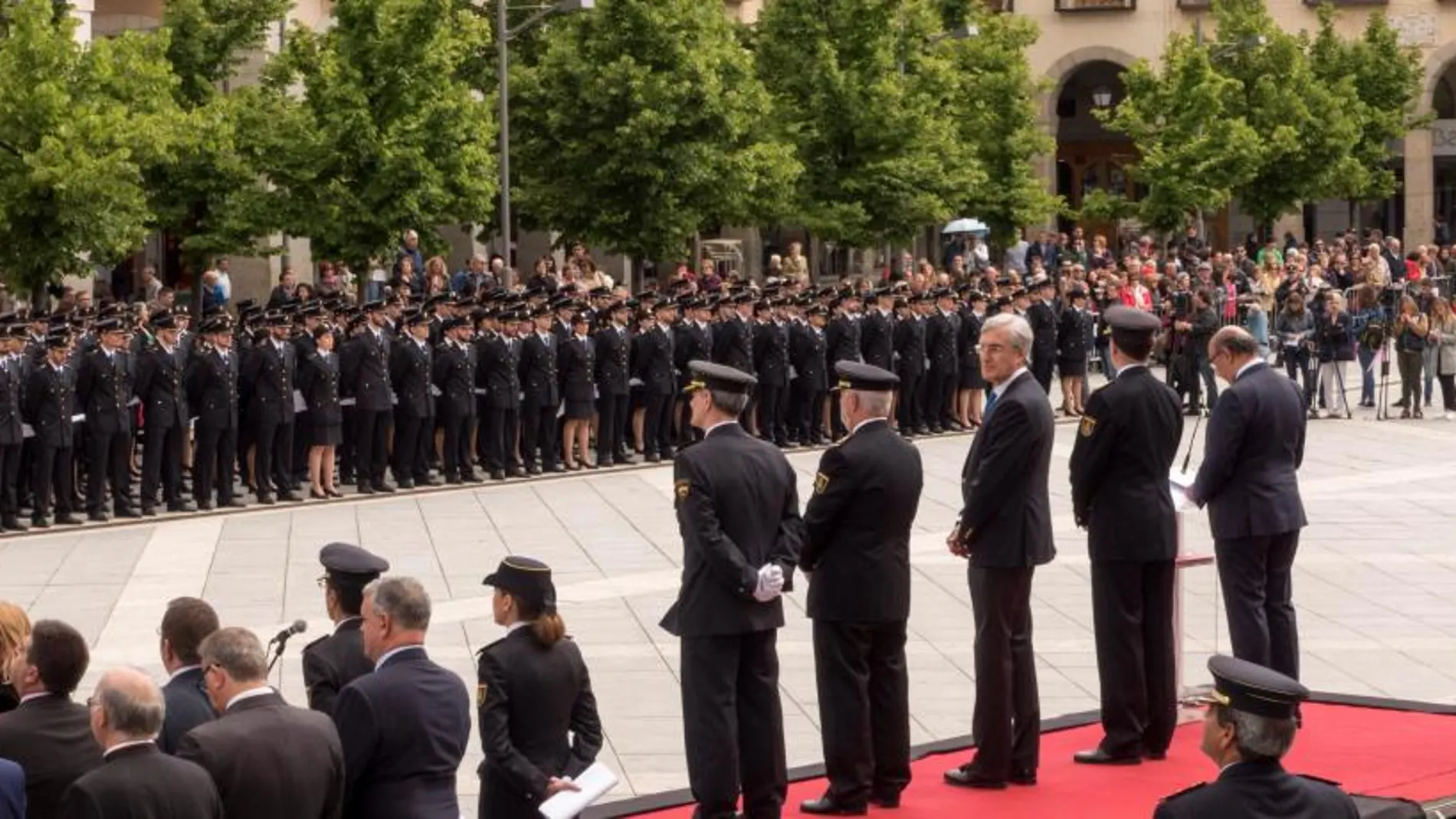 El alcalde José Luis Rivas preside los actos junto al director general de la Policía, Germán López
