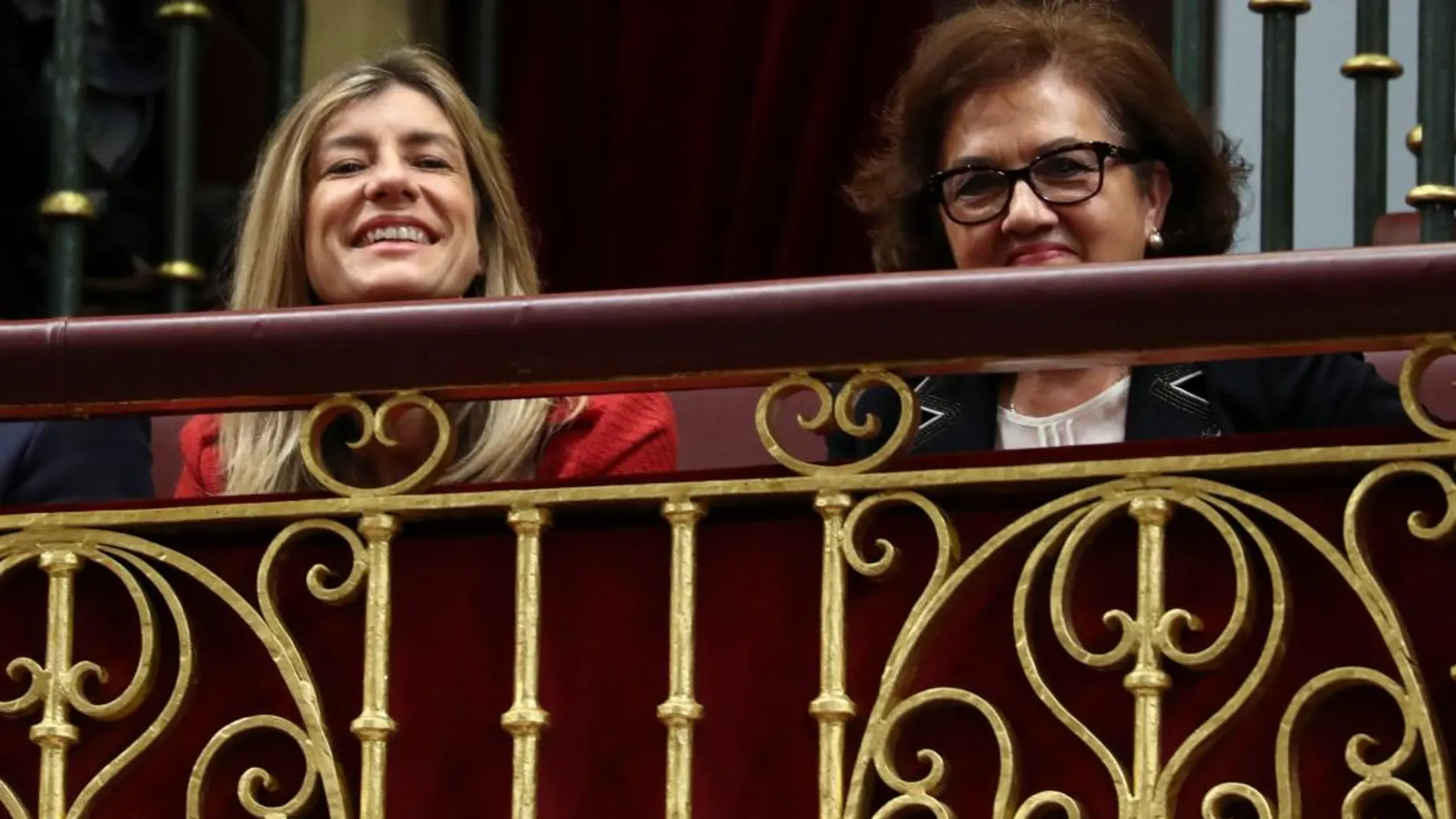 La mujer de Pedro Sánchez, Begoña Gómez, y la madre del político, Magdalena Pérez-Castejón/Foto: Reuter