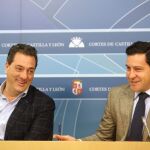 Salvador Cruz junto con Raúl de la Hoz, ayer en las Cortes