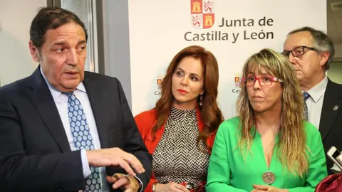 El consejero Sáez Aguado y la presidenta de las Cortes, Silvia Clemente, acuden a la presentación del proyecto