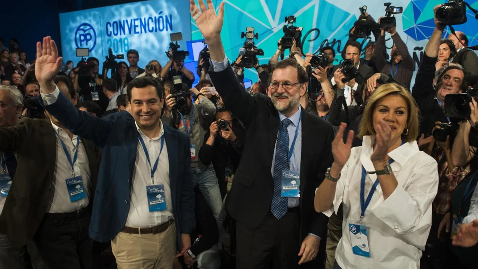 Juanma Moreno con Mariano Rajoy María Dolores de Cospedal en la convención nacional del PP