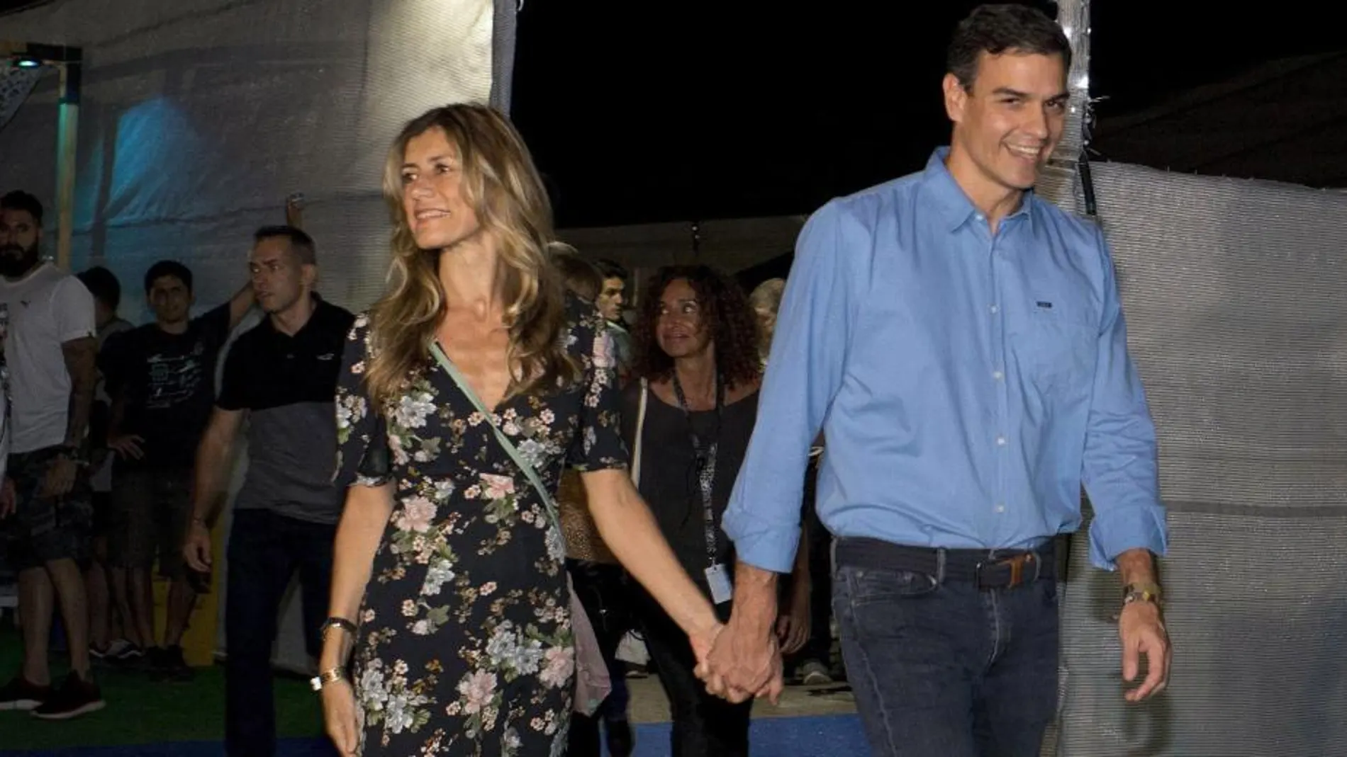 La Razón. El presidente del Gobierno, Pedro Sánchez, y su esposa, a su llegada al festival FIB de Benidorm para asistir al concierto de The Killers