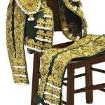Imagen del vestido de torear verde botella y oro cedido por El Juli