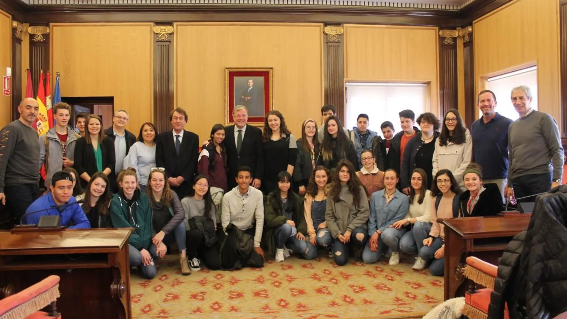 Foto de familia de Silván con los alumnos