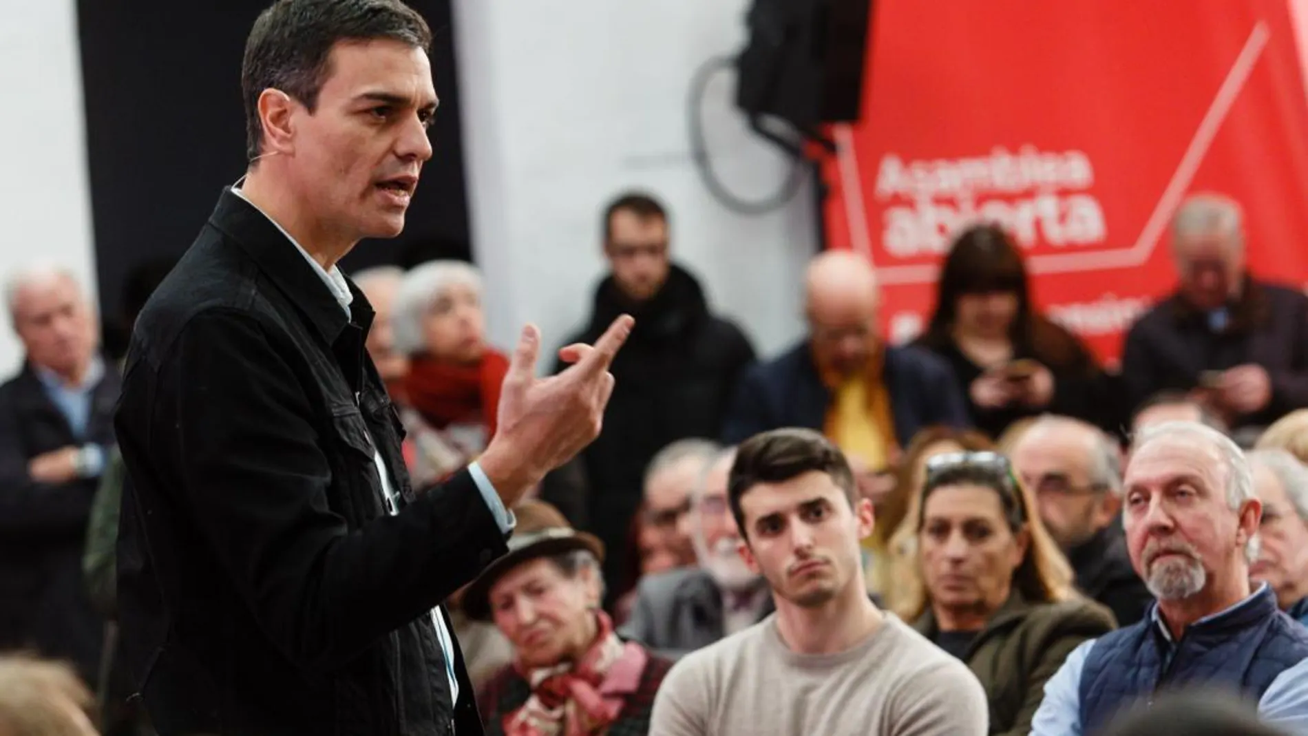 El secretario general del PSOE, Pedro Sánchez, ha participado hoy en Castellón en una asamblea abierta con militantes y simpatizantes/Efe