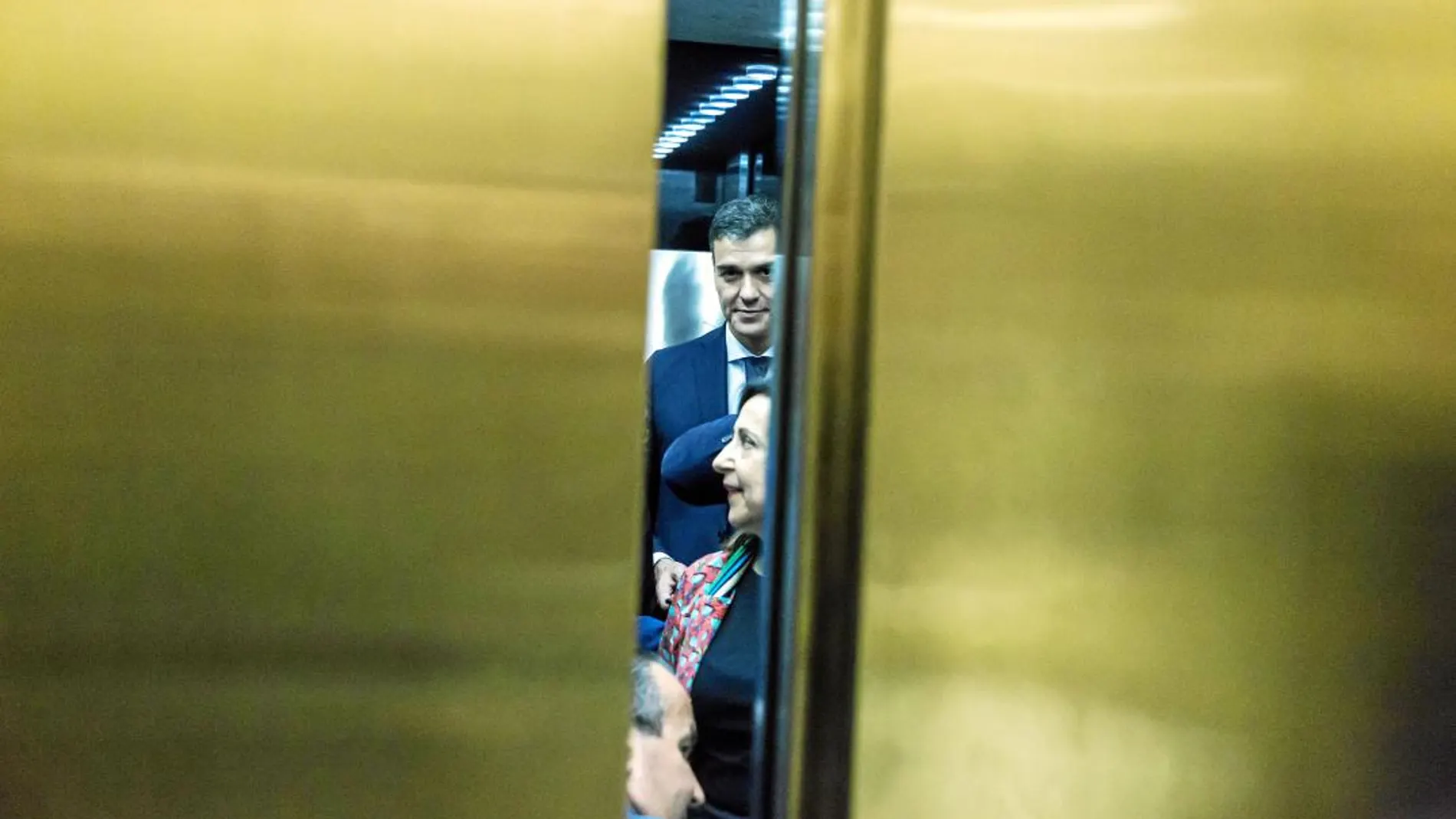 El líder del PSOE, Pedro Sánchez, se reunió ayer a puerta cerrada con su núcleo duro para comenzar a tejer la composición de su gabinete