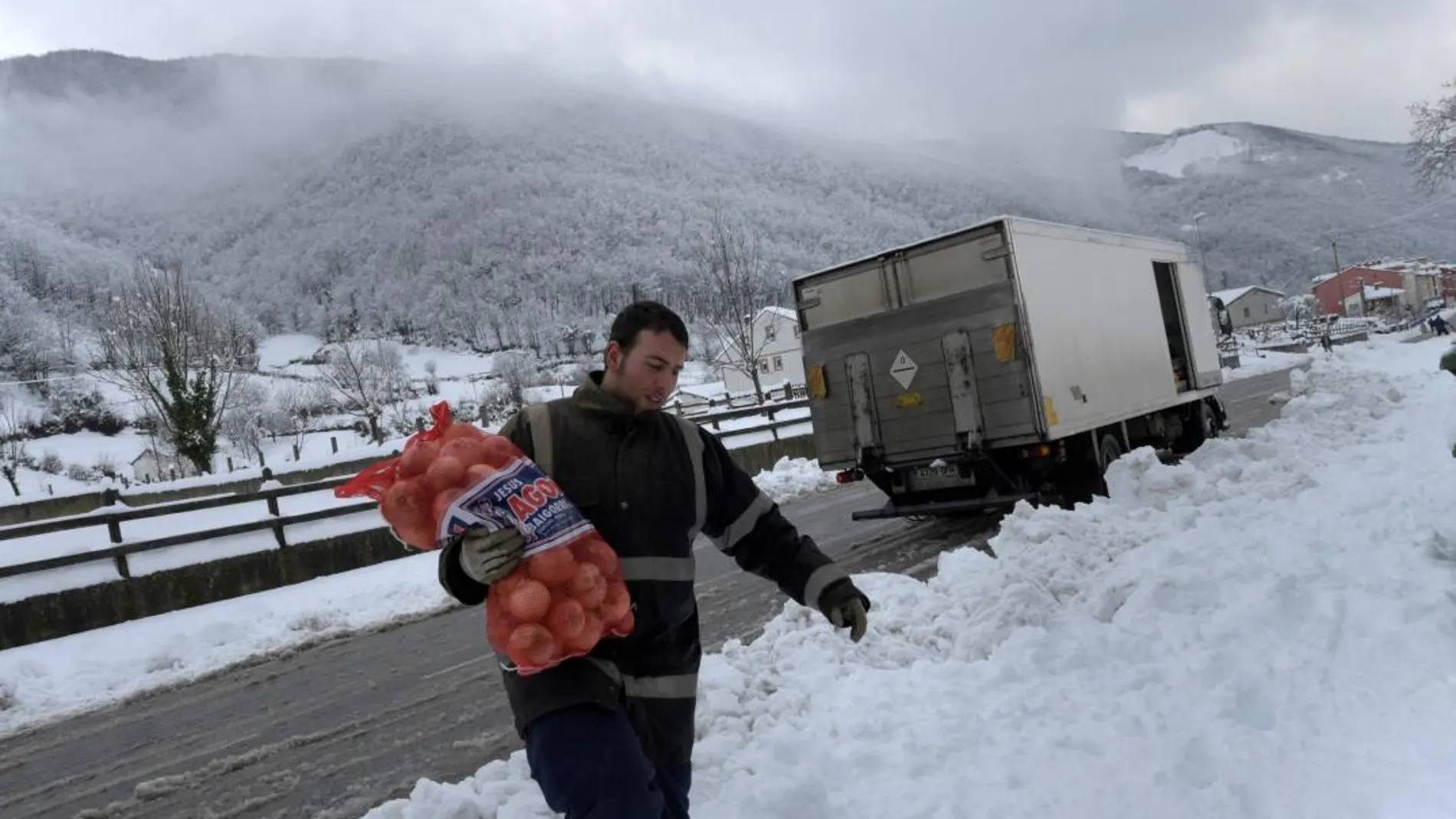 Un total de 171 carreteras siguen afectadas por la nieve, 40 de ellas cortadas