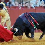 Derechazo templado y profundo de Jiménez Fortes, ayer, en Sevilla