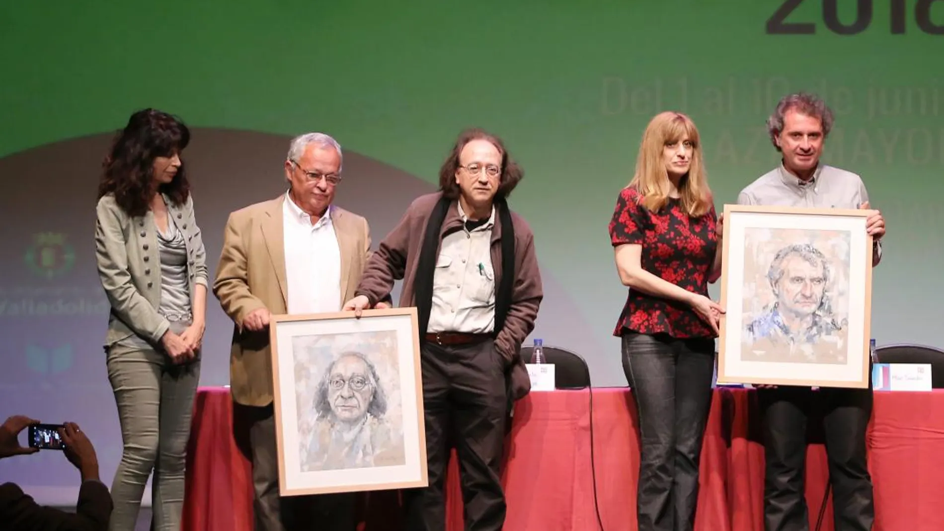 Entrega del XVI Premio de la Crítica de Castilla y León a José Luis Cancho y Ángel Vallecillo de la mano de Ana Redondo, Gonzalo Santonja y Mar Sancho