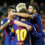 Los jugadores del Barça celebran uno de los dos goles anotados al Valencia