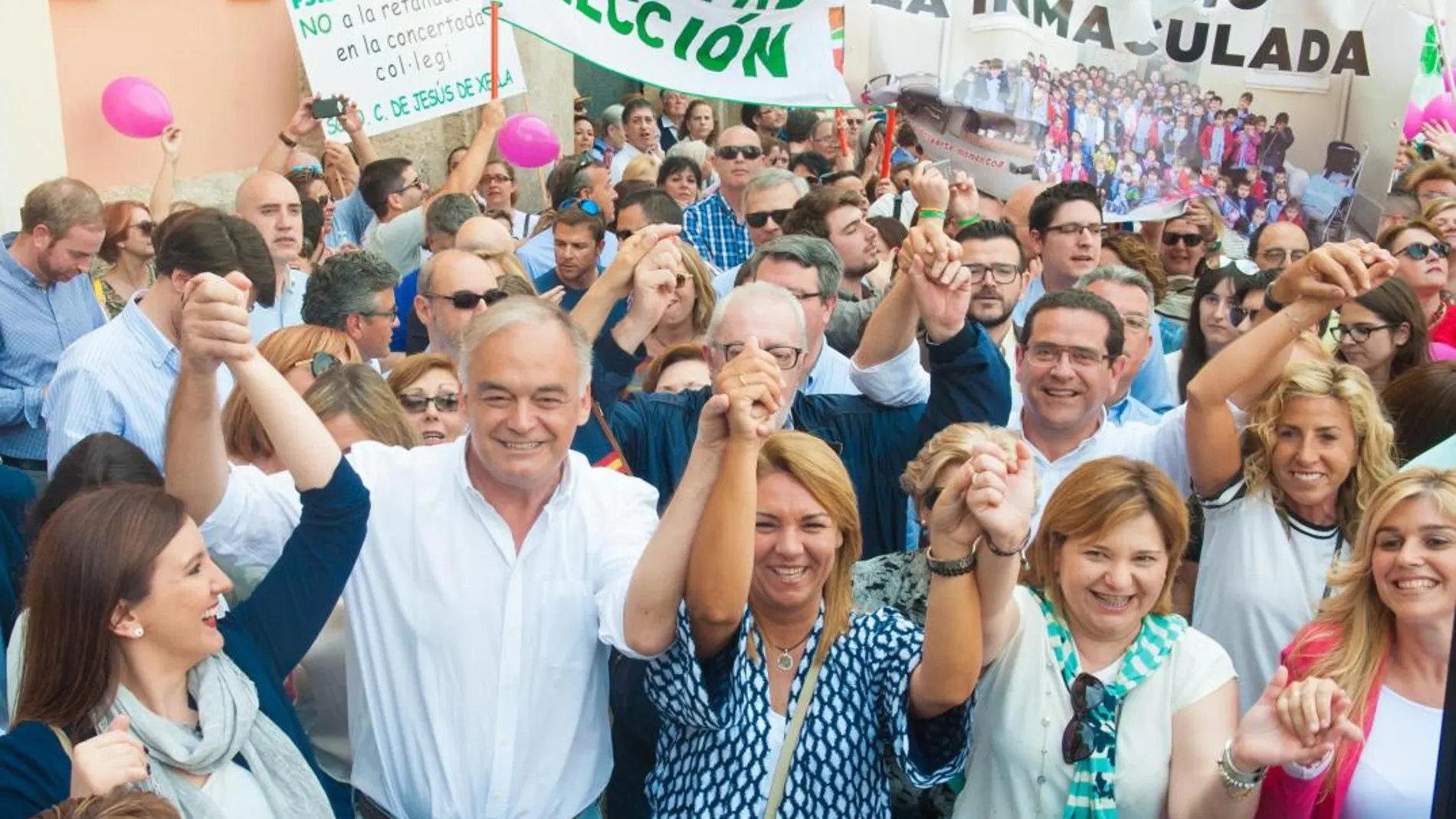 El 22 de mayo de 2016 los padres y madres de los colegios concertados de toda la Comunitat realizaron una protesta multitudinaria contra la política de Marzà, en la que participaron miembros del PP valenciano (KIKE TABERNER)