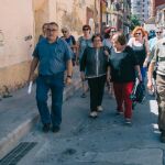 Kike Taberner. Los representantes vecinales visitaron ayer la «zona cero de El Cabanyal». La limpieza ha mejorado, aseguraron, pero los problemas de convivencia y los «trapicheos» de droga persisten, según denunciaron