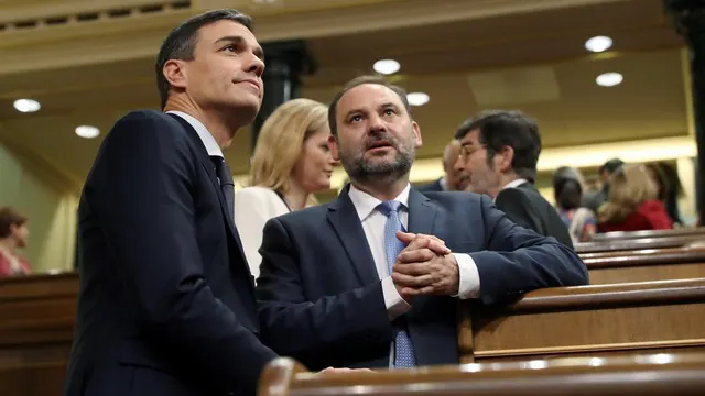 El secretario general del PSOE Pedro Sánchez y el secretario general de organización José Luis Ábalos / Efe