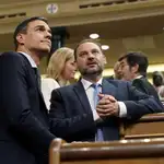 El secretario general del PSOE Pedro Sánchez y el secretario general de organización José Luis Ábalos / Efe