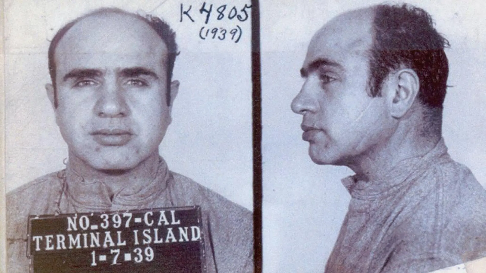 Ficha policial de Al Capone al ingresar en la penitenciaria de Alcatraz