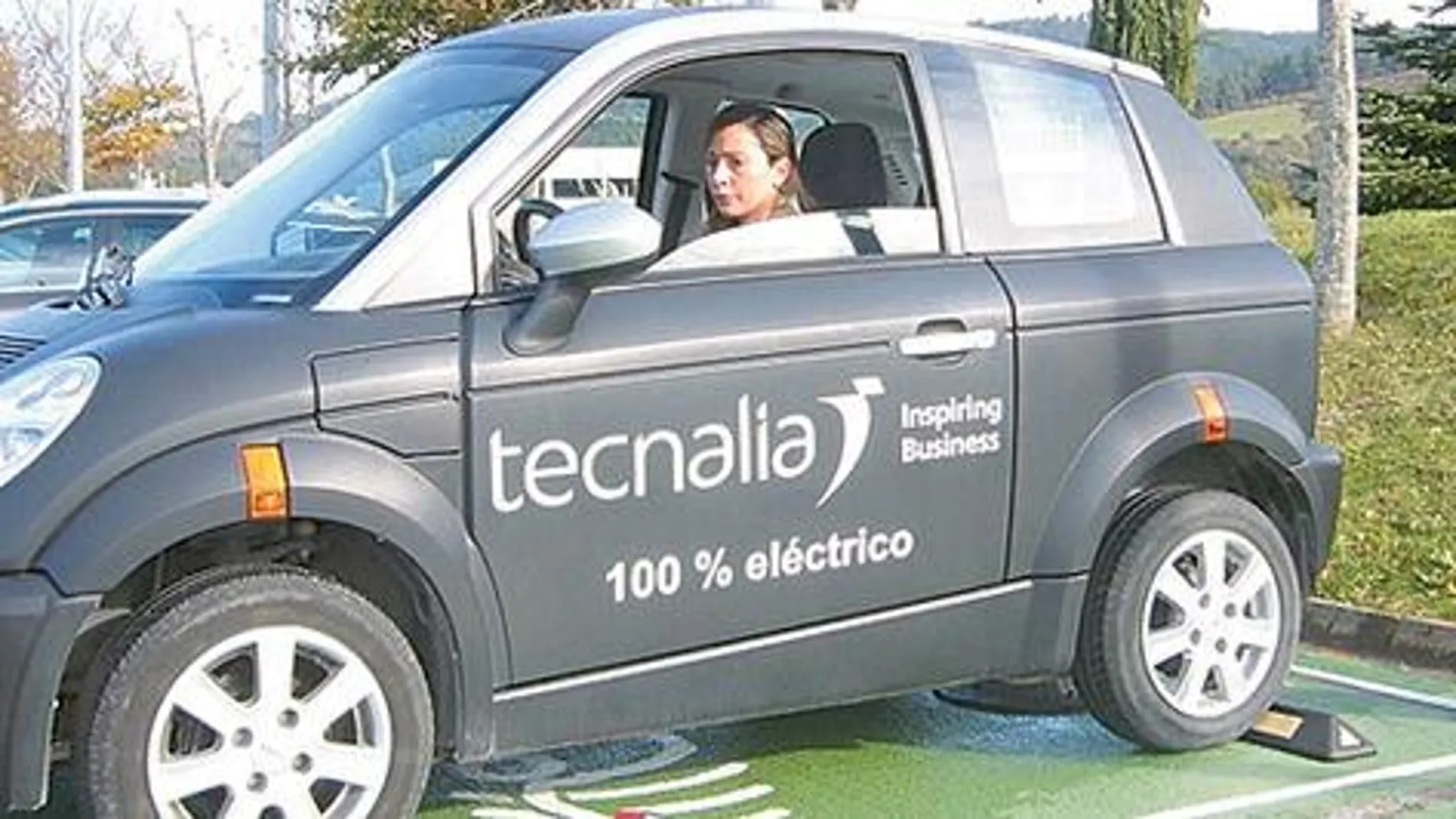Instalan en España el primer sistema de recarga inalámbrica de vehículos eléctricos