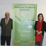 De izda. a dcha., Francesc de Paula Pons, Vicepresidente del Consorcio de 'El Árbol es Vida'; Laura Martín, Secretaria del Consorcio; Domingo Soriano, Interventor y Vocal del Consorcio en representación del Ministerio de Hacienda y Administraciones Públicas...