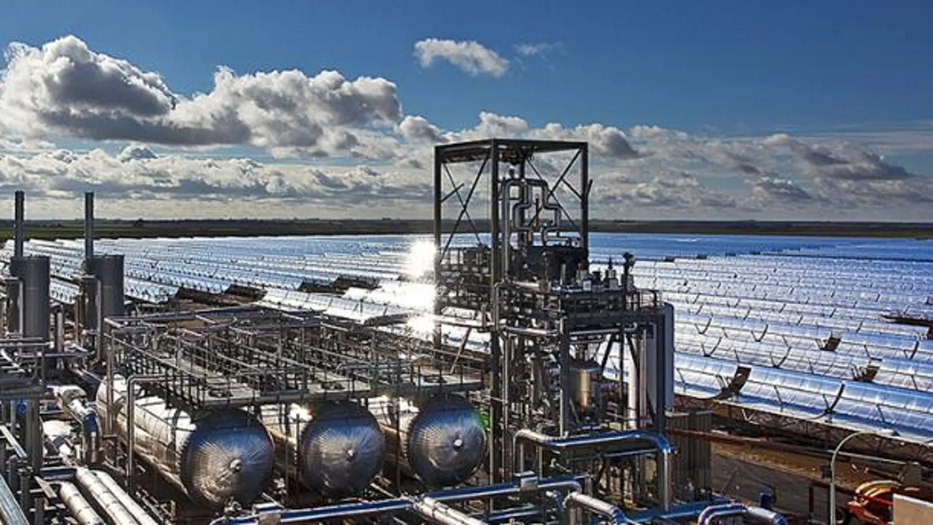 En materia termosolar, además de las cinco plantas de España, cuenta con una en el Desierto de Nevada, en Estados Unidos, de 64 MW de potencia.