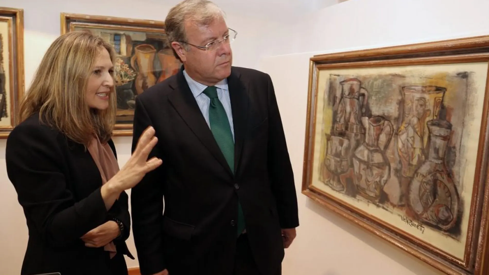 El alcalde de León, Antonio Silván, y la responsable de Patrimonio Artístico de Paradores, María Gimeno, inauguran la exposición ‘Vela Zanetti en la colección de Paradores