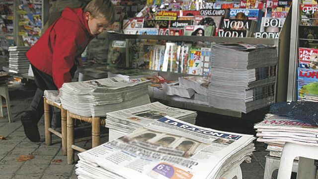 Los quioscos se llenan de prensa tras el fin del boicot