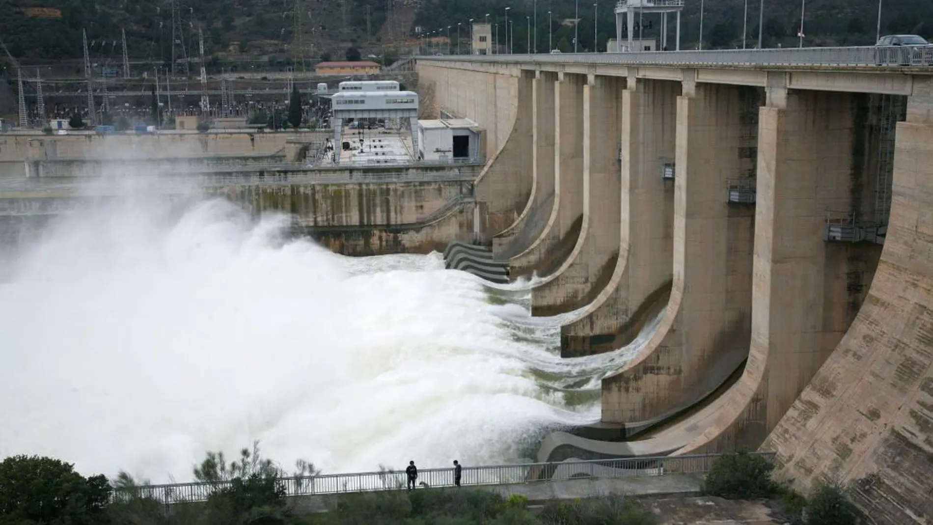 Imagen del desembalse del pantano de Riba-roja