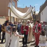  Las mujeres zamoranas de Prado cargan la custodia del Corpus