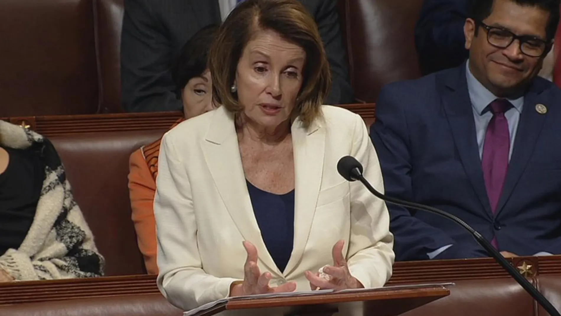 La líder de la minoría demócrata de la Cámara Baja de EEUU, Nancy Pelosi, durante su discurso