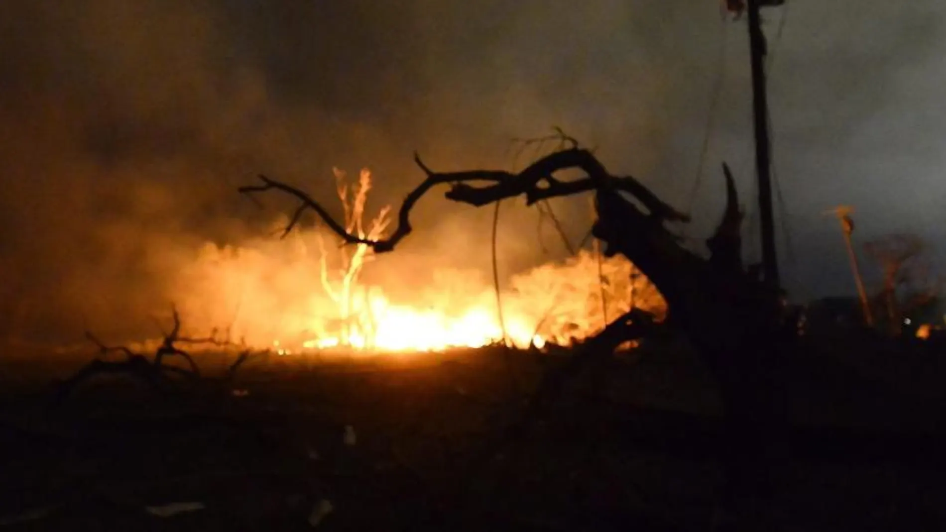 Vista del lugar tras la explosión ocurrida en una planta de fertilizantes en la localidad de West, cerca de Waco