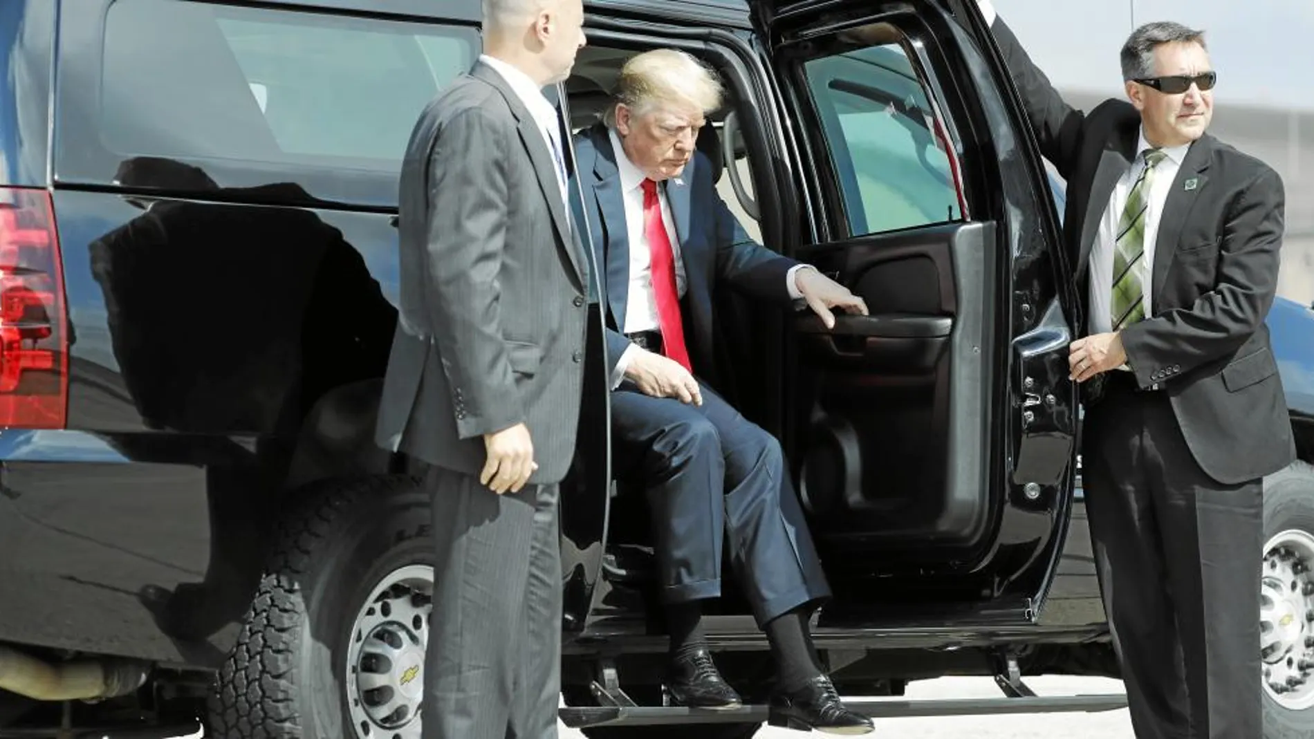 El presidente de EE UU, Donald Trump, a su llegada ayer a la base aérea de Andrews