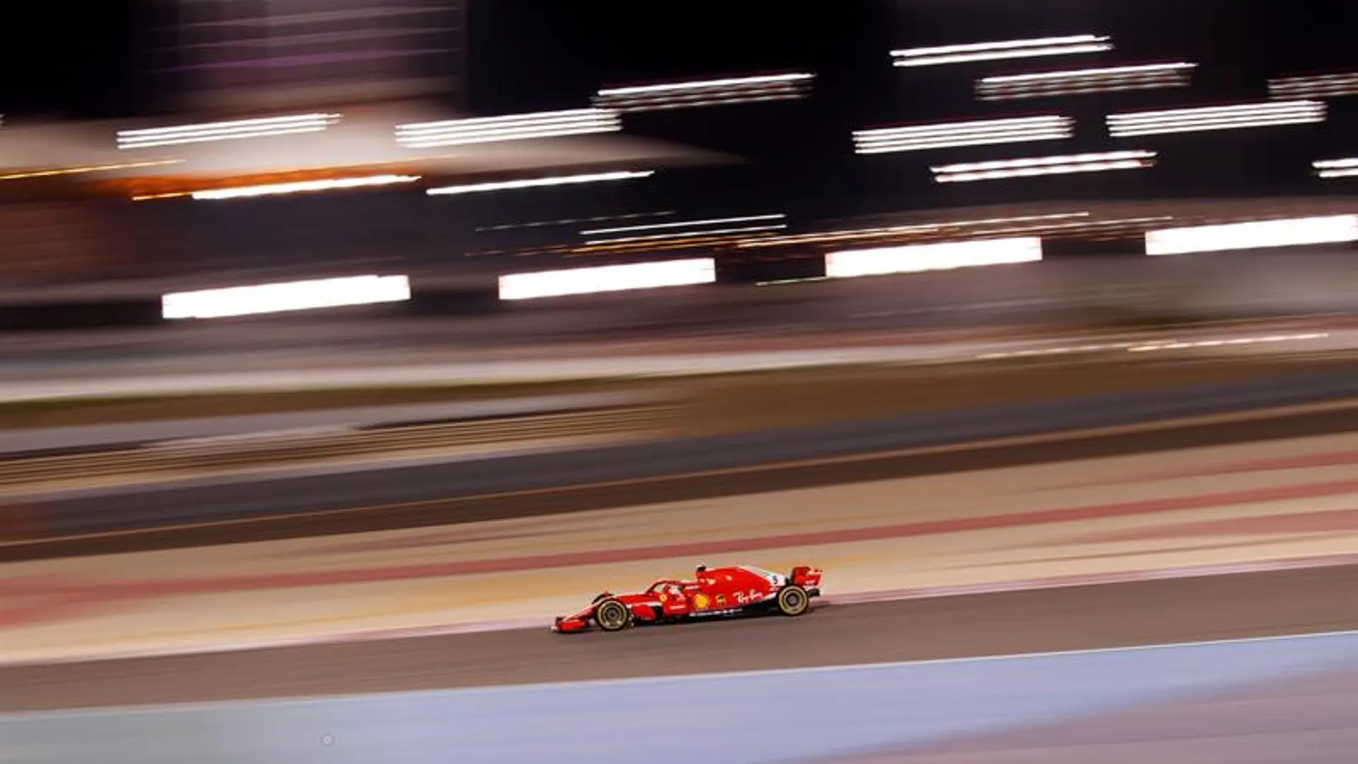 Ferrari sorprende a Mercedes