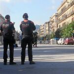 Imagen de agentes del cuerpo policial catalana a las puertas del Parlament