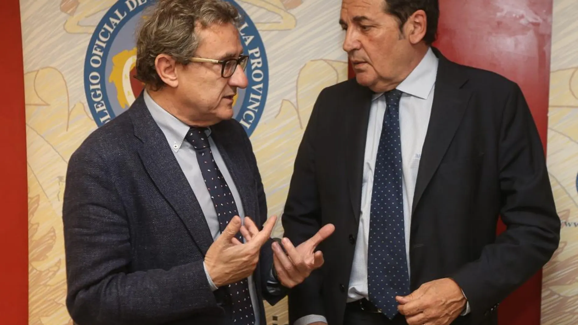 Reunión del consejero de Sanidad, Antonio María Sáez, con el presidente del Colegio Oficial de Médicos de Valladolid, José Luis Almudí