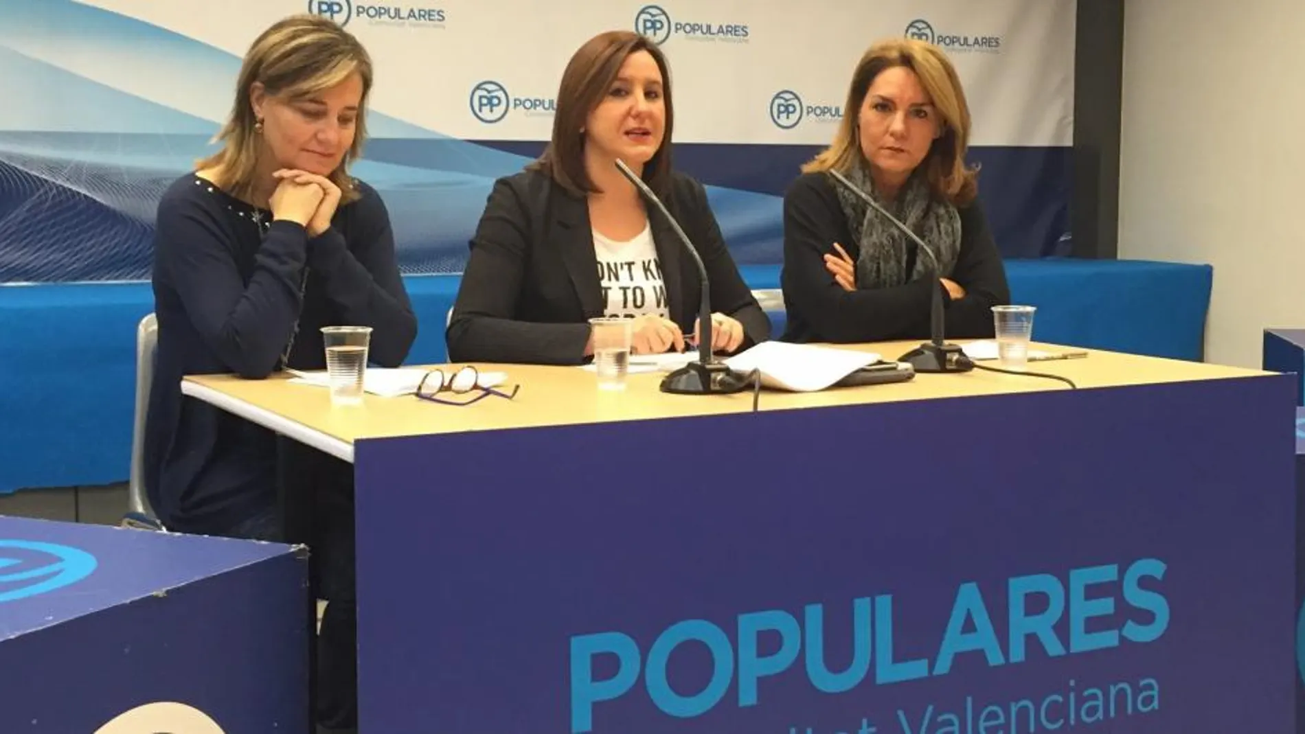 La vicesecretaria del PPCV, Elena Bastidas, la diputada María José Català y la senadora Susana Camarero