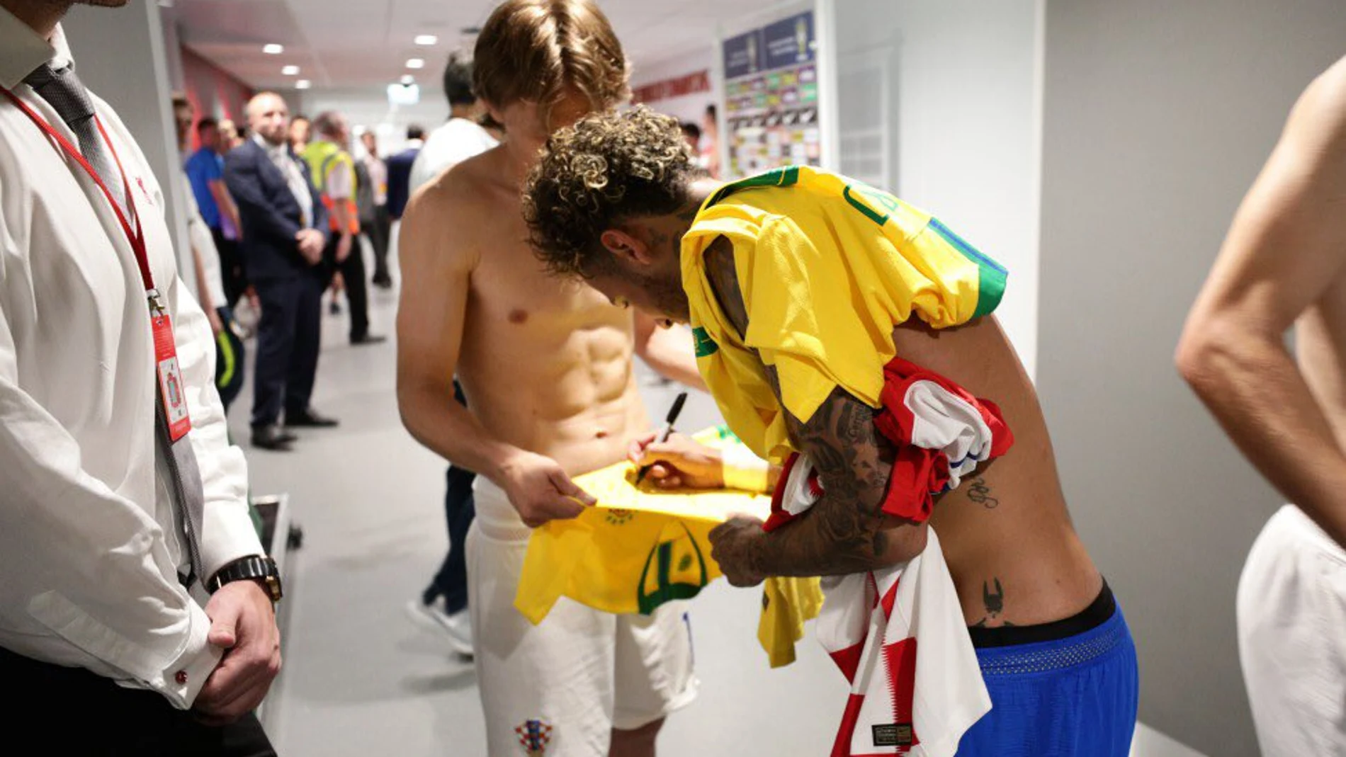 Modric y Neymar se intercambiaron las camisetas / Foto: @CBF_Futebol