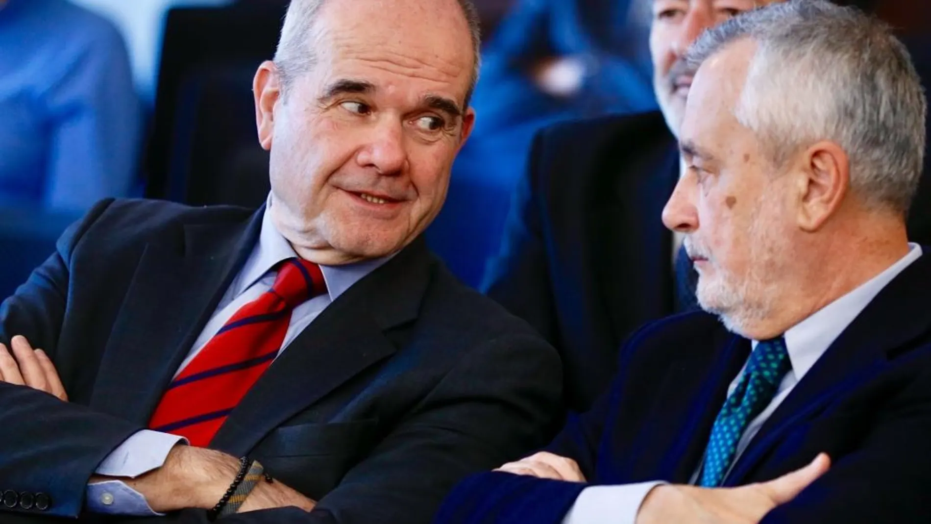 Los ex presidentes andaluces Manuel Chaves y José Antonio Griñán son dos de los 22 altos cargos investigados en la rama política del «macroproceso» (Foto:Efe)