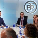 El presidente del PP Pablo Casado y el secretario general del PP, Teodoro García Egea durante la reunión del Comité de Dirección del Partido Popular / Efe