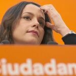 Sobre Inés Arrimadas llueven las críticas de populares y socialistas por «su inmovilismo» y «su falta de iniciativa» como vencedora de los últimos comicios autonómicos