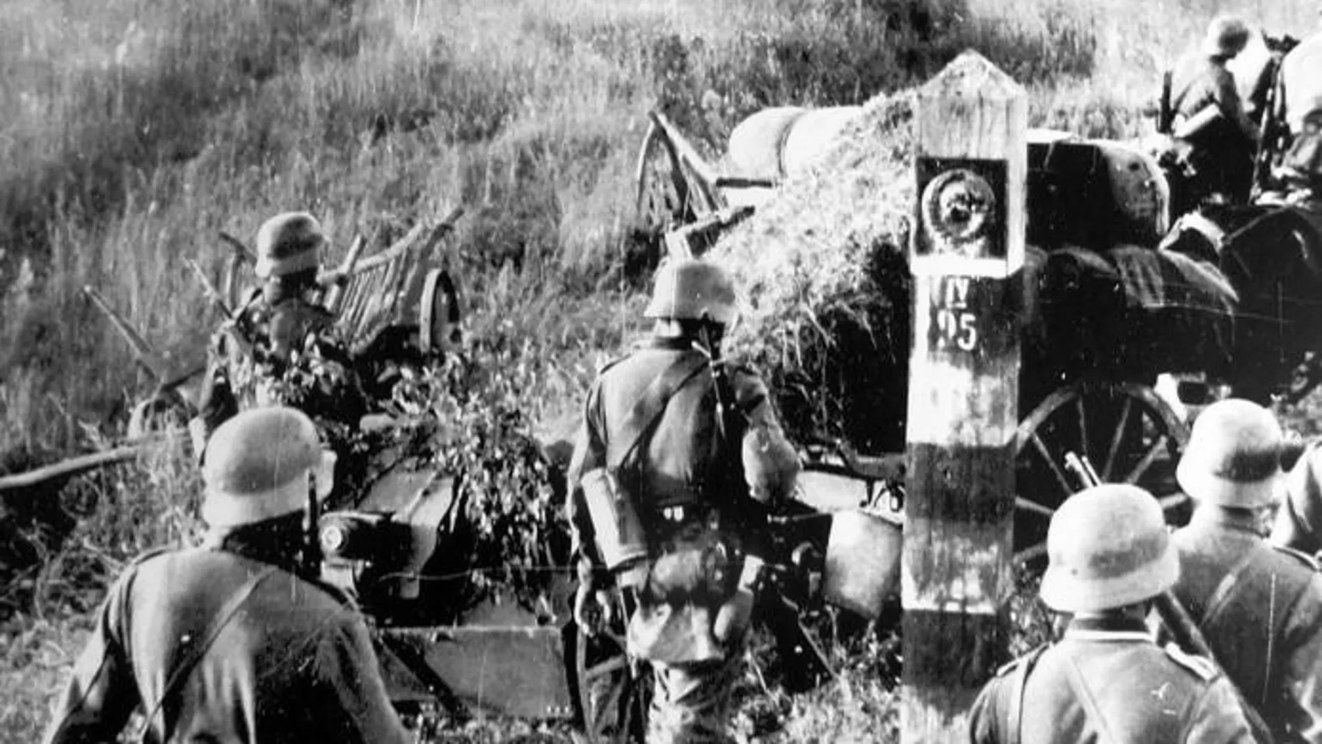 Tropas alemanas cruzan la frontera soviética durante la operación Barbarroja