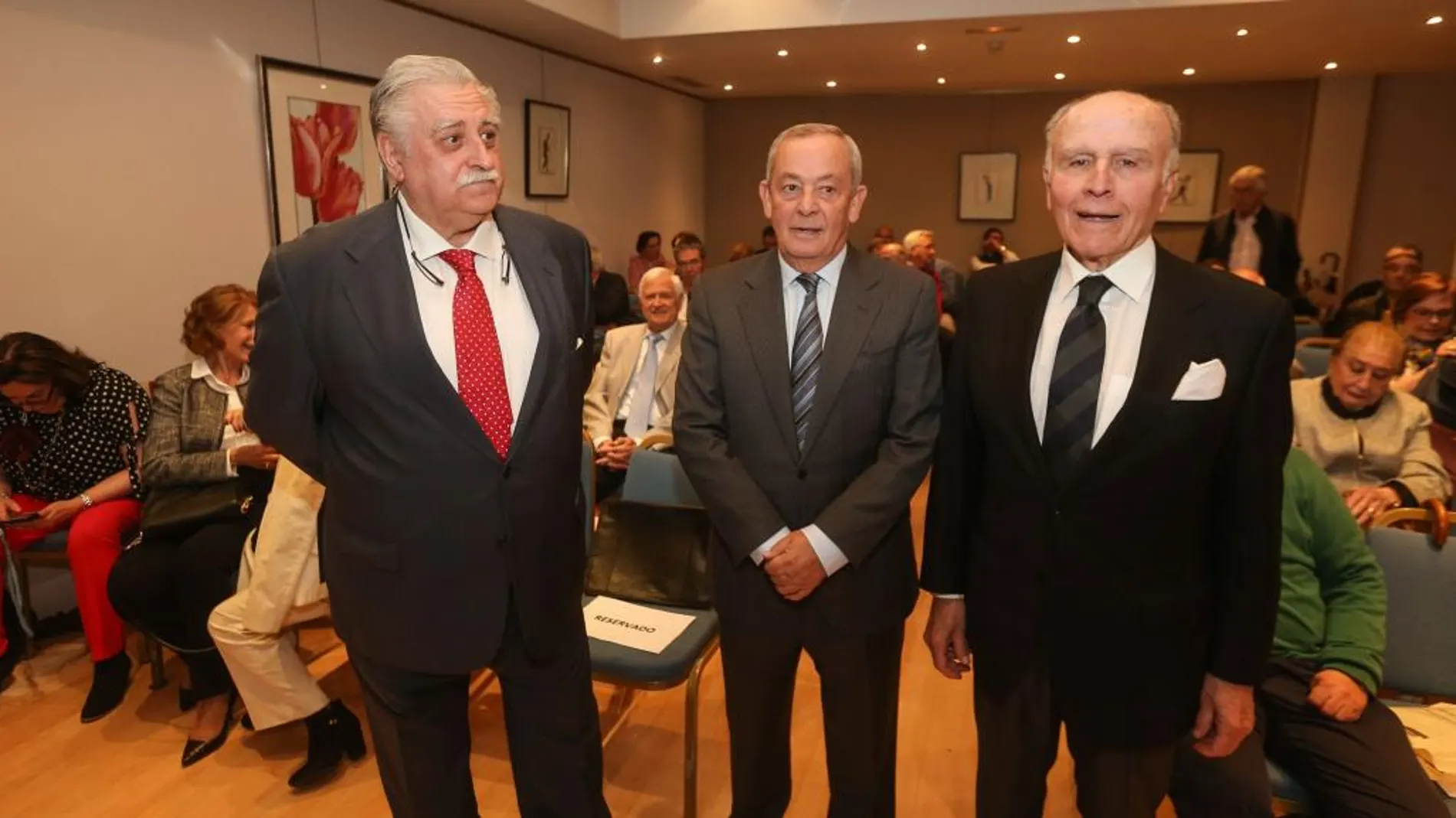 El ex ministro Carlos Solchaga junto a Felipe Martínez-Sagarra y Jesús Mateo