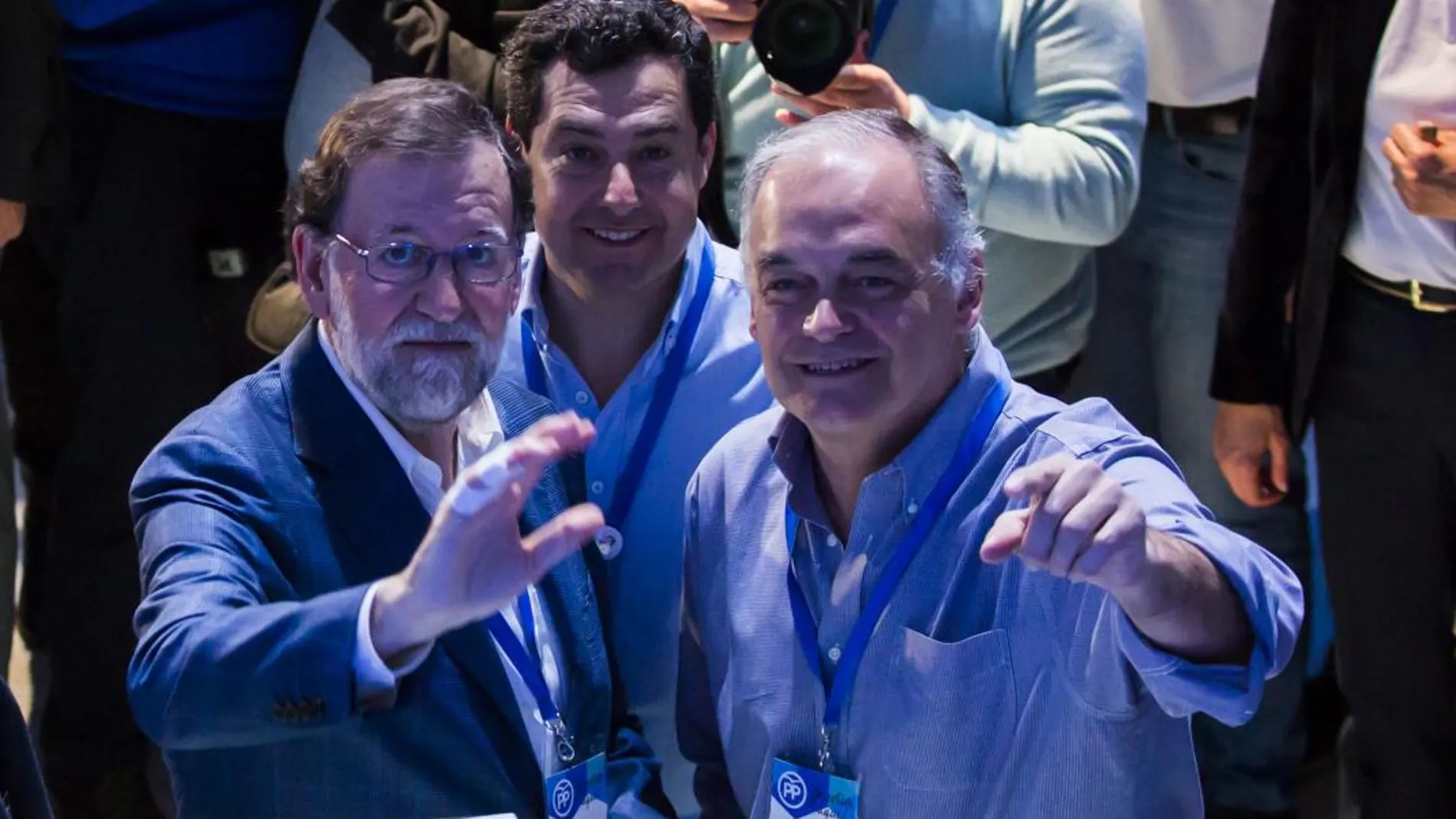 Rajoy con Juanma Moreno y González Pons en la Convención del PP