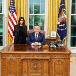Kim Kardashian durante su encuentro con Donald Trump en la Casa Blanca / Twitter