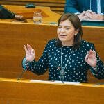 El presidente de la Generalitat, Ximo Puig y la portavoz del PP en Les Corts, Isabel Bonig