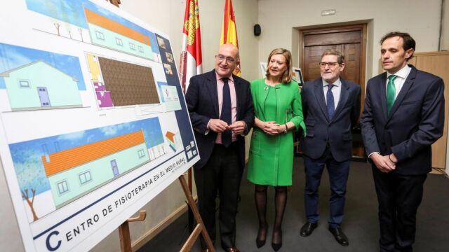 Jesús Julio Carnero, Pilar del Olmo, Julio Herrero y Conrado Íscar visitan las instalaciones de Fisiomer en Matapozuelos