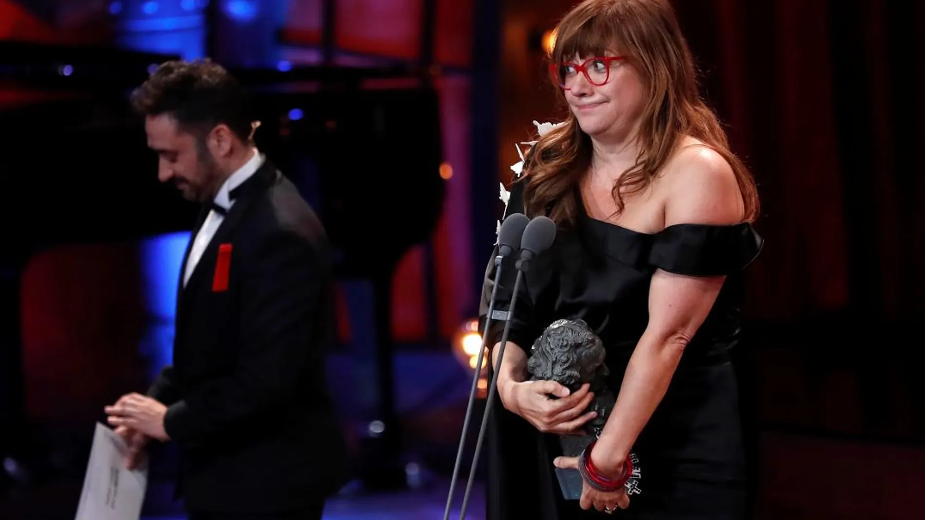 La realizadora Isabel Coixet tras recibir el premio a la "Mejor dirección"por su trabajo "La librería"